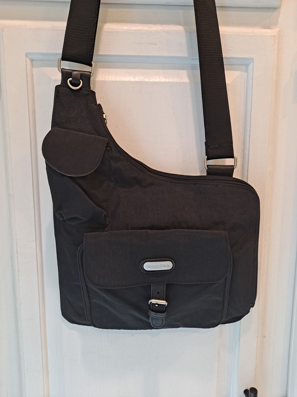 Baggallini Black Uptown Adjustable Crossbody Secure Travel Messenger Bag